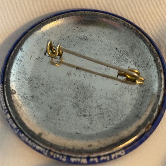 Vintage Pin Back Button Political Labor Supports Clinton Gore In '92 - Picture 3 of 4